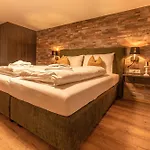 Tevini Boutique By We Rent *